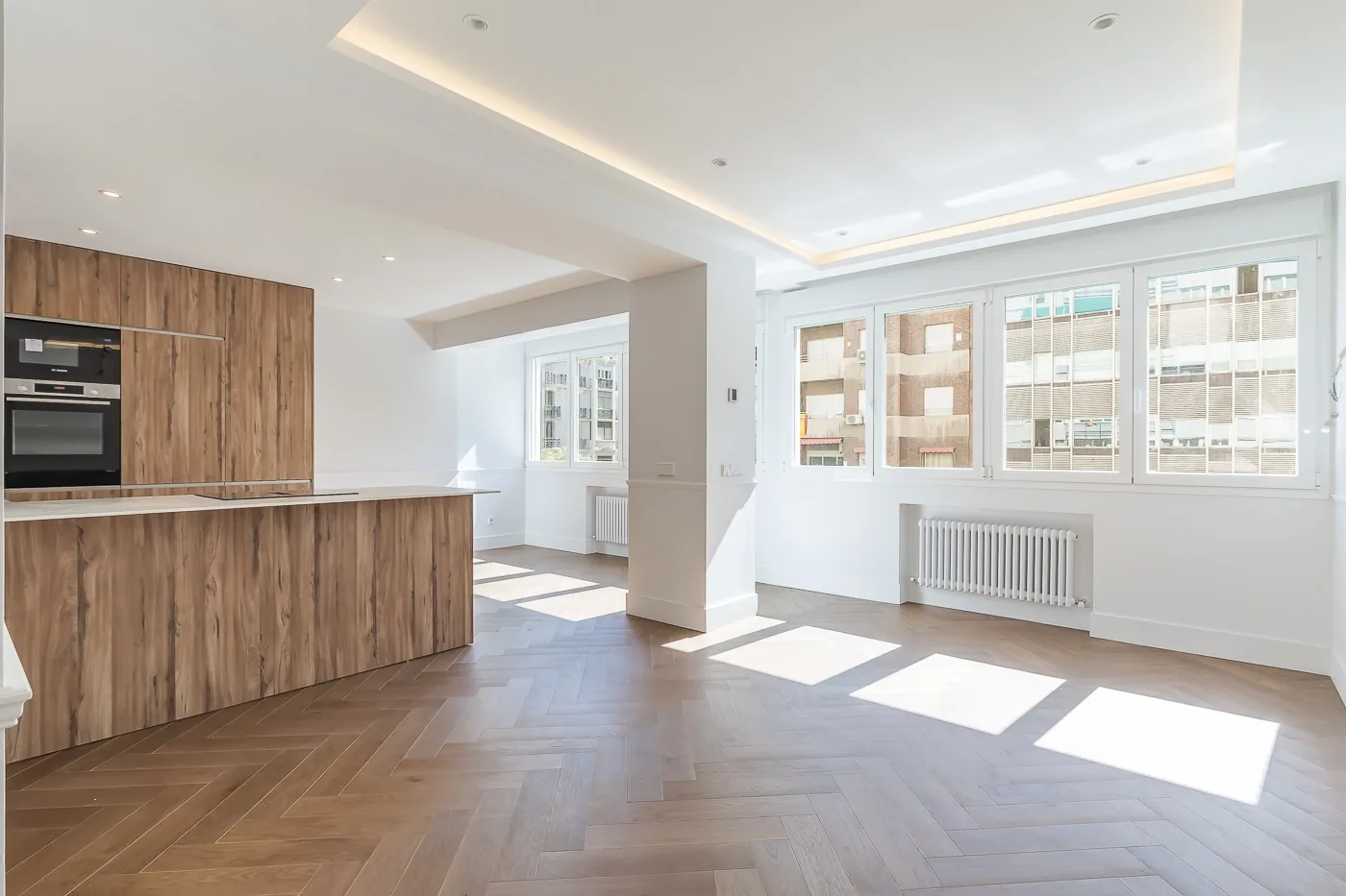 Luminoso piso reformado de 2 habitaciones con gran zona social