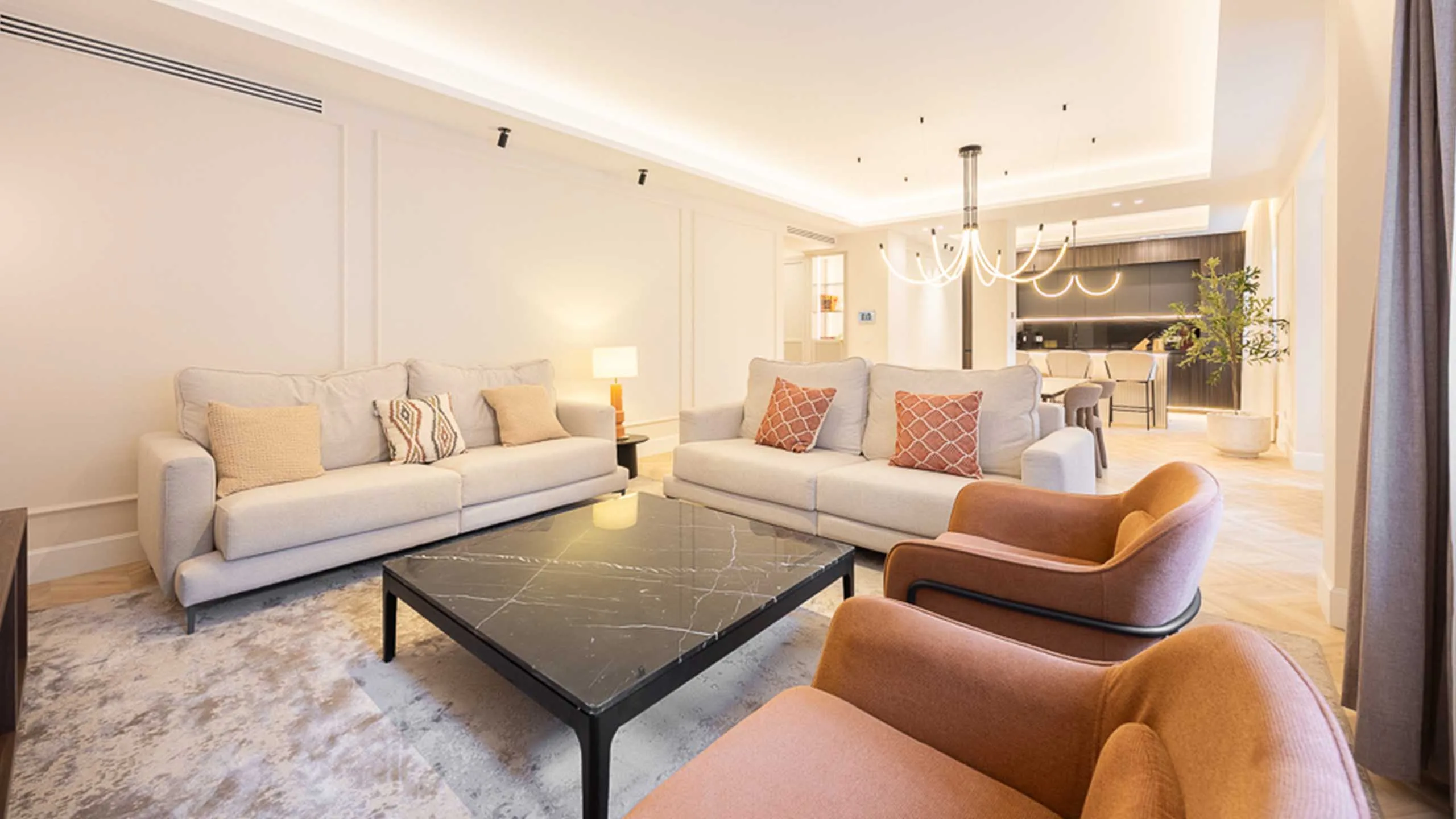 Elegante piso de 4 dormitorios con gran zona social